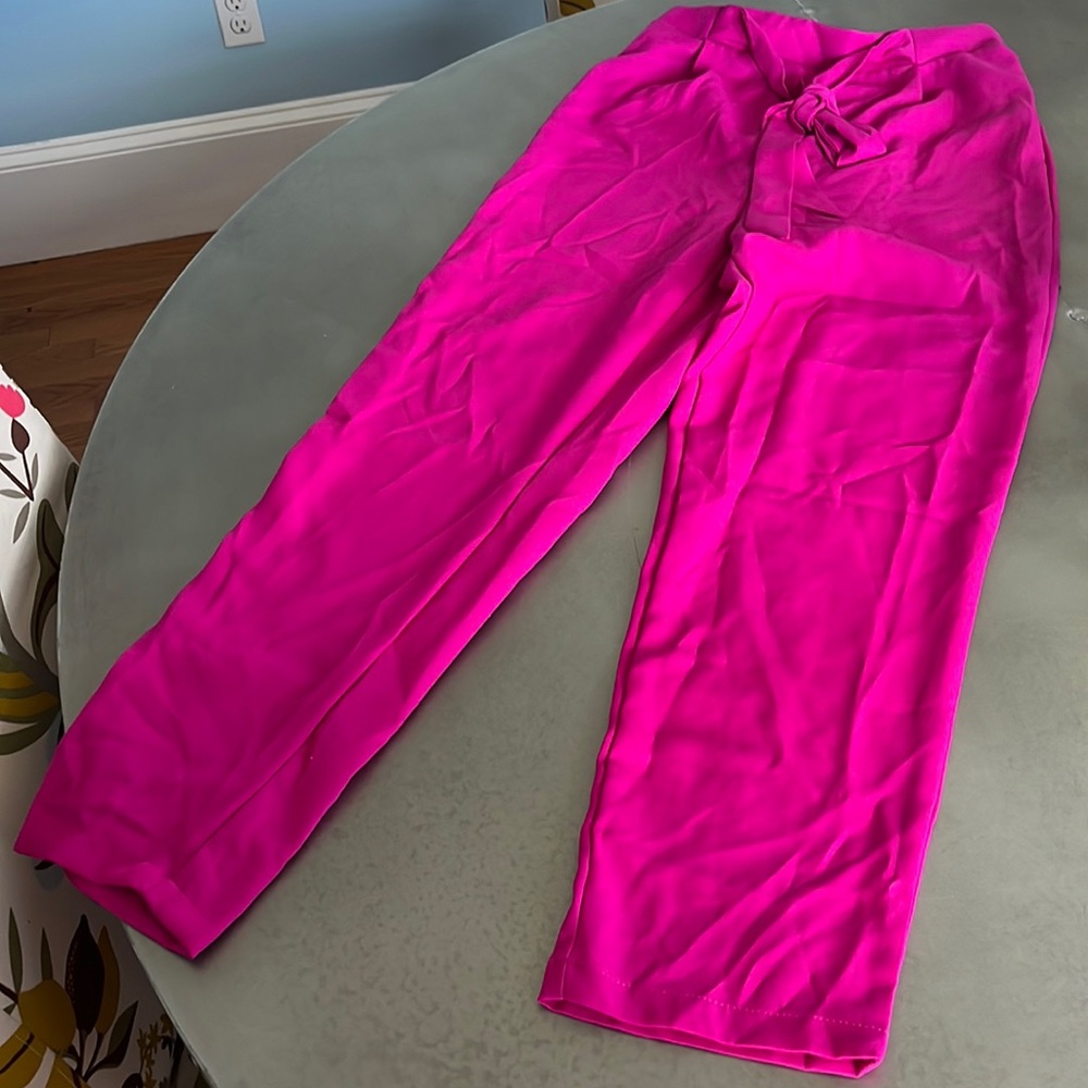 Barbiecore pink pants, new from SHEIN size M. These are perfect for spring!! 💖